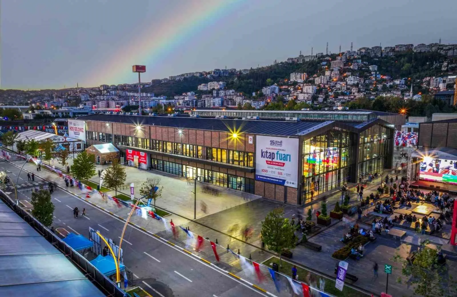 KOCAELİ’DE DÜZENLENECEK MÜZAYEDEDE, EDEBİYAT VE YAYINCILIK TARİHİNDEN İZLER TAŞIYAN NADİR ESERLER AÇIK ARTIRMAYA ÇIKACAK. 30 SAHAFIN KATILACAĞI İKİ SEANSTA, ARALARINDA ÖNEMLİ YAZARLARIN İMZALI VE İLK DÖNEM BASKILARININ DA BULUNDUĞU 100’E YAKIN ESER YENİ SAHİPLERİNİ ARAYACAK.