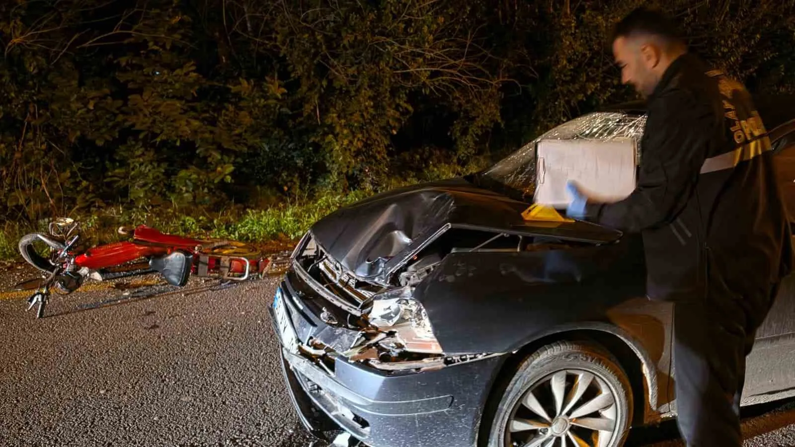 SAKARYA’NIN AKYAZI İLÇESİNDE MOTOSİKLET İLE OTOMOBİLİN ÇARPIŞMASI NETİCESİNDE MEYDANA GELEN TRAFİK KAZASINDA MOTOSİKLET SÜRÜCÜSÜ HAYATINI KAYBETTİ.