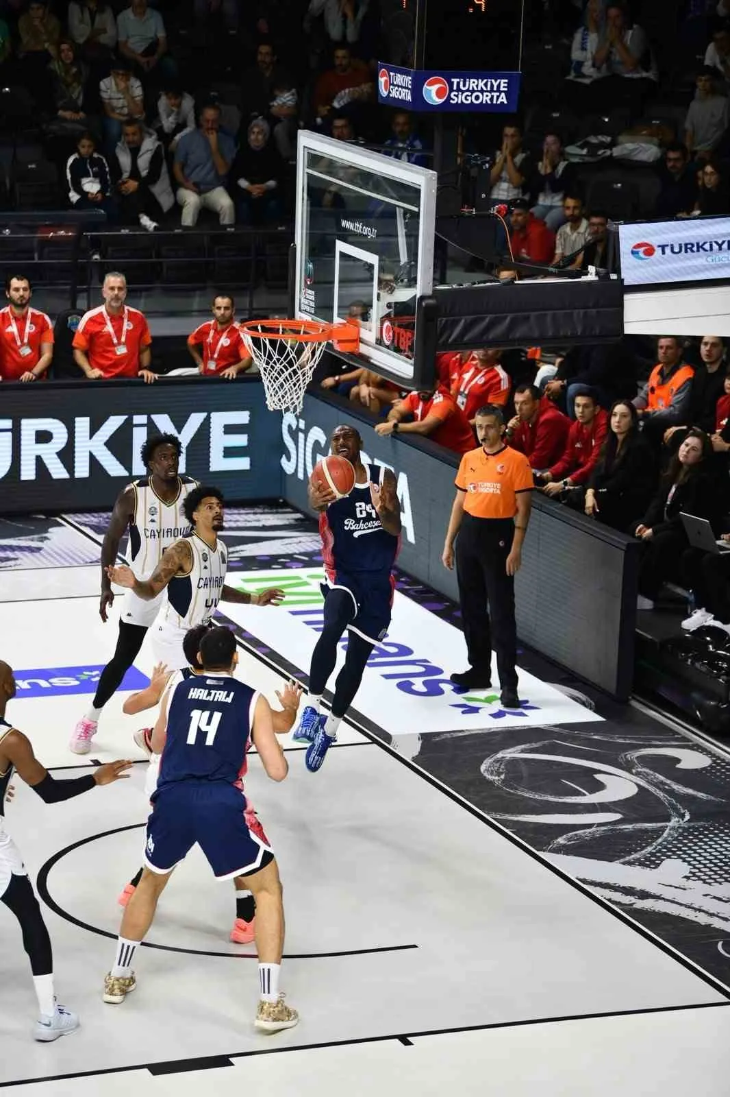 TÜRKİYE SİGORTA BASKETBOL SÜPER LİGİ'NİN 2. HAFTASINDA BAHÇEŞEHİR KOLEJİ, DEPLASMANDA ÇAYIROVA BELEDİYESİ'Nİ 84-76 MAĞLUP ETTİ.