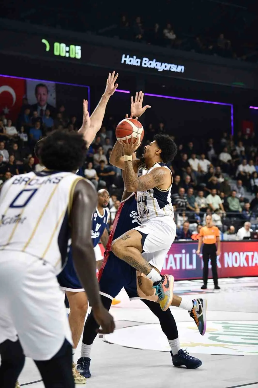 TÜRKİYE SİGORTA BASKETBOL SÜPER LİGİ'NİN 2. HAFTASINDA BAHÇEŞEHİR KOLEJİ, DEPLASMANDA ÇAYIROVA BELEDİYESİ'Nİ 84-76 MAĞLUP ETTİ.