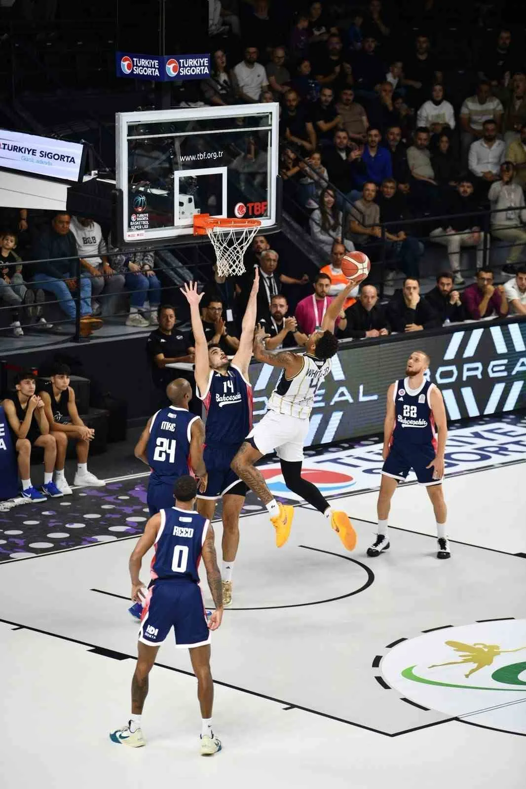 TÜRKİYE SİGORTA BASKETBOL SÜPER LİGİ'NİN 2. HAFTASINDA BAHÇEŞEHİR KOLEJİ, DEPLASMANDA ÇAYIROVA BELEDİYESİ'Nİ 84-76 MAĞLUP ETTİ.