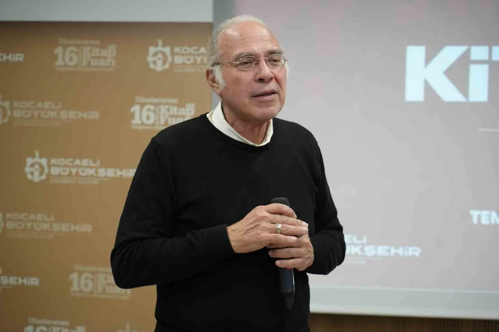 RADYASYON ONKOLOJİSİ UZMANI DR. YAVUZ DİZDAR, 16. ULUSLARARASI KOCAELİ KİTAP FUARI'NDA DÜZENLENEN SÖYLEŞİDE VATANDAŞLARLA BİR ARAYA GELDİ. SÖYLEŞİNİN ARDINDAN İHA'YA ÖZEL AÇIKLAMALARDA BULUNAN DİZDAR, KANSER İLE İLGİLİ MERAK EDİLEN SORULARI YANITLADI.