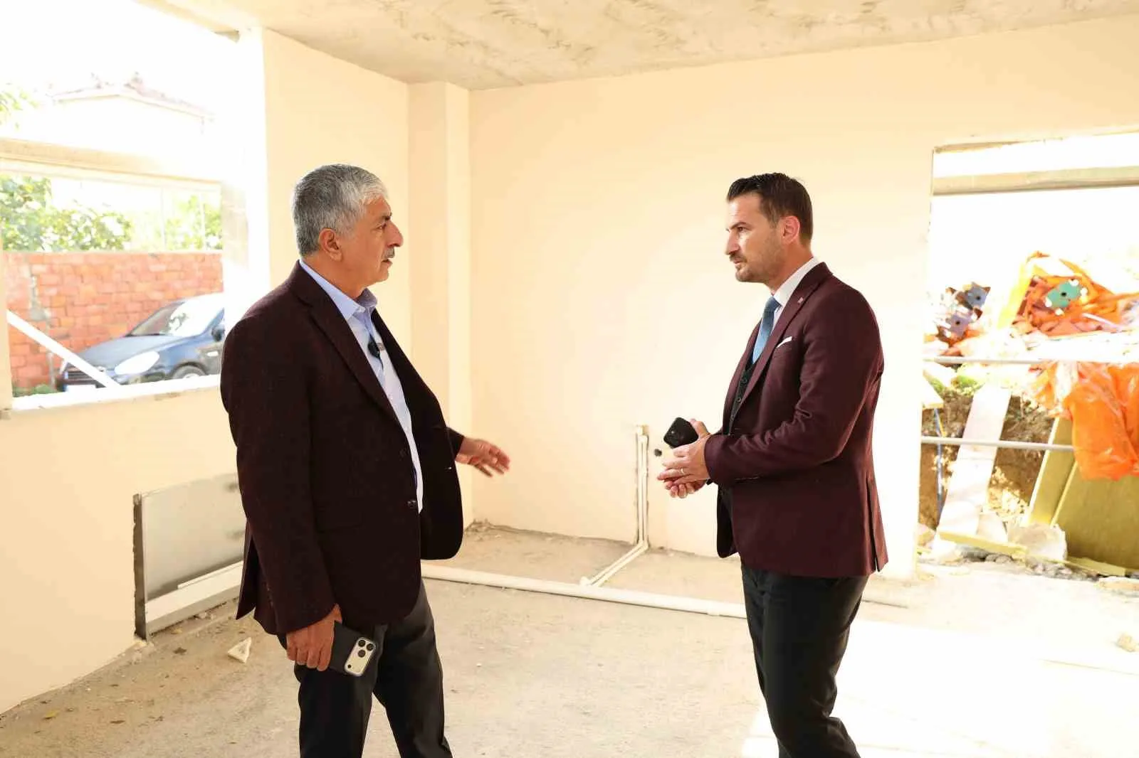 DİLOVASI BELEDİYESİ TARAFINDAN CUMHURİYET MAHALLESİ'NDE YAPIMI SÜRDÜRÜLEN TAZİYE EVİNİN, SOSYAL, KÜLTÜREL VE EĞİTİM FAALİYETLERİNE DE EV SAHİPLİĞİ YAPMASI PLANLANIYOR.