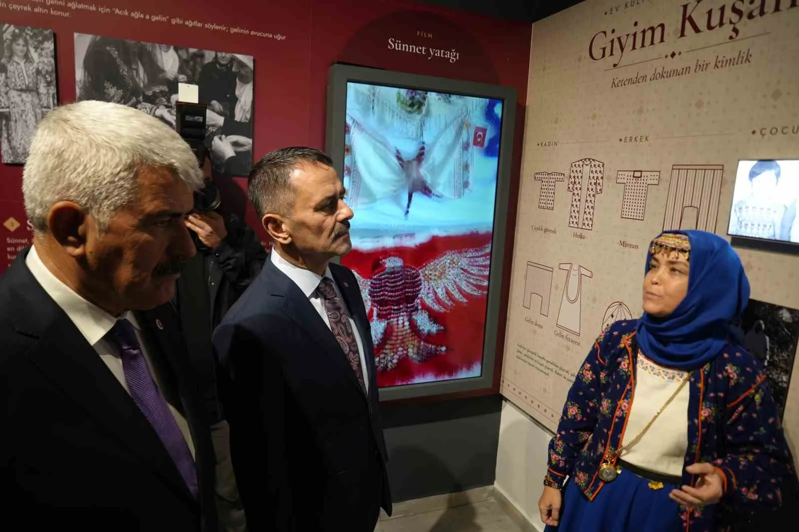 KÖRFEZ’DE YAPIMI TAMAMLANAN ÜÇ KATLI TAŞKÖPRÜ YEREL KÜLTÜR EVİ, MANAV KÜLTÜRÜNÜ GELECEK NESİLLERE AKTARACAK. ETÜT ALANI, MÜZE VE SERGİ SALONU İLE ÇOK AMAÇLI SALONU BÜNYESİNDE BARINDIRAN KÜLTÜR EVİNDE, GELENEKSEL KÖY FIRININDA MANCARLI PİDE VE KÖY EKMEĞİ DE YAPILACAK.