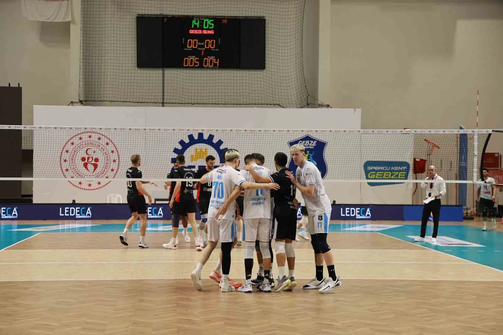 SMS GRUP EFELER LİGİ'NDE MÜCADELE EDEN GEBZE BELEDİYESPOR, SAHASINDA KONUK ETTİĞİ SUNGURLU BELEDİYESPOR'U 3-0 MAĞLUP ETTİ.